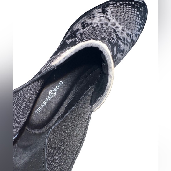 Treasure & Bond Gabriela Slip-on Faux Snake Bootie with Lt. Lug Sole - Picture 8 of 12